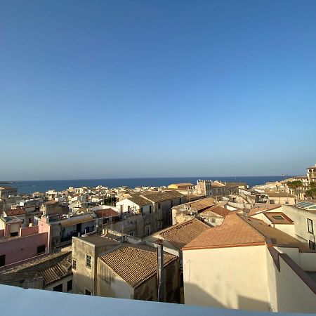 Terrazza Dei Mori - Seaview Terrace In Ortigia Apartment Сиракуза Екстериор снимка
