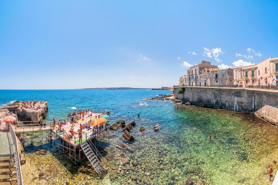 Terrazza Dei Mori - Seaview Terrace In Ortigia Apartment Сиракуза Екстериор снимка