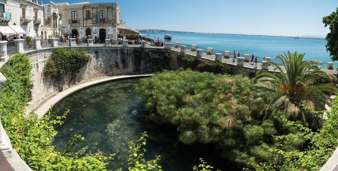 Terrazza Dei Mori - Seaview Terrace In Ortigia Apartment Сиракуза Екстериор снимка