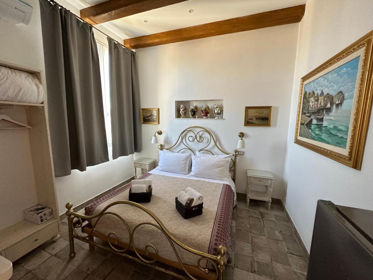 Terrazza Dei Mori - Seaview Terrace In Ortigia Apartment Сиракуза Екстериор снимка